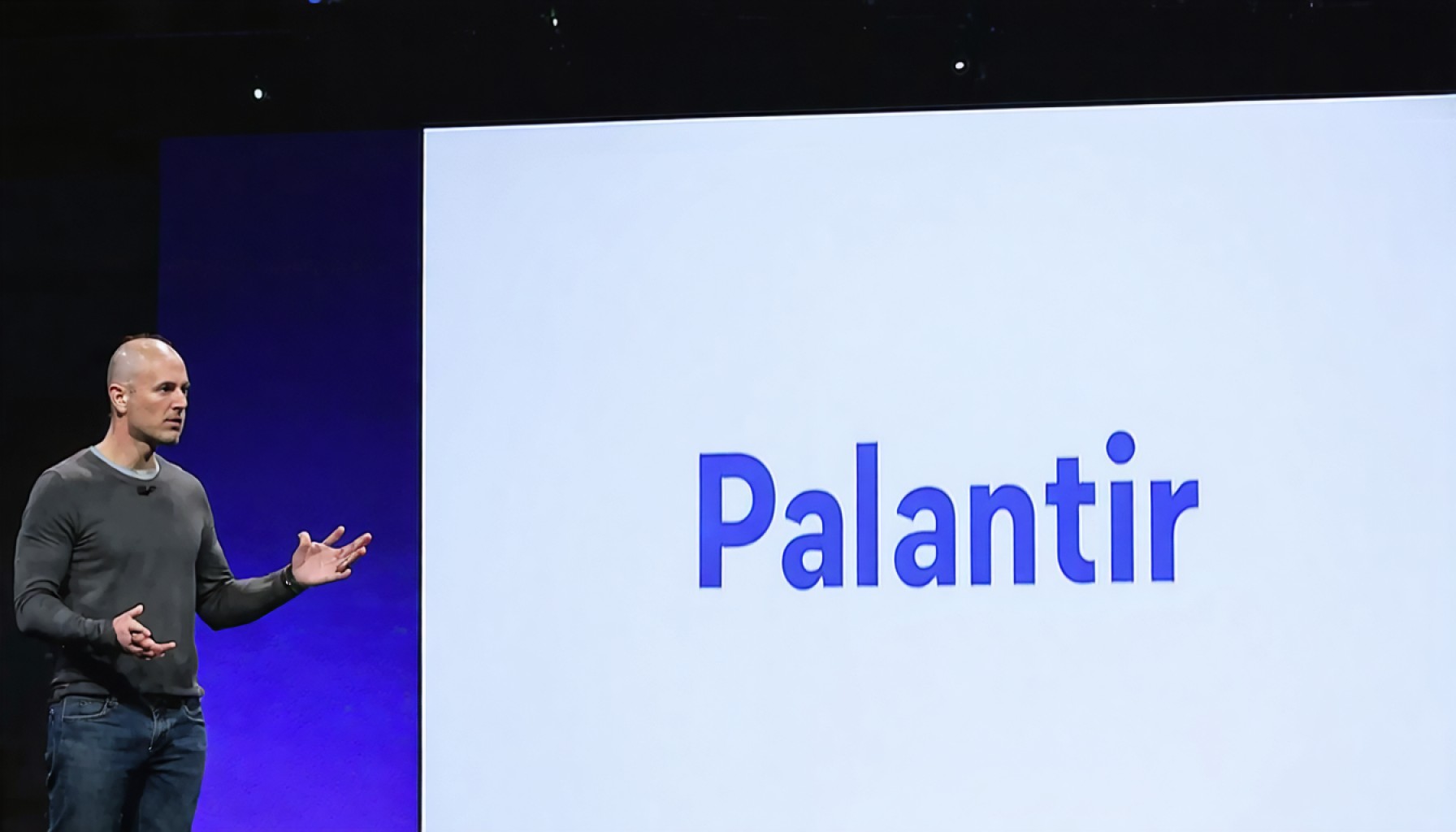 The Game-Changing AI Revolution: Why Investors Are Eyeing Palantir 